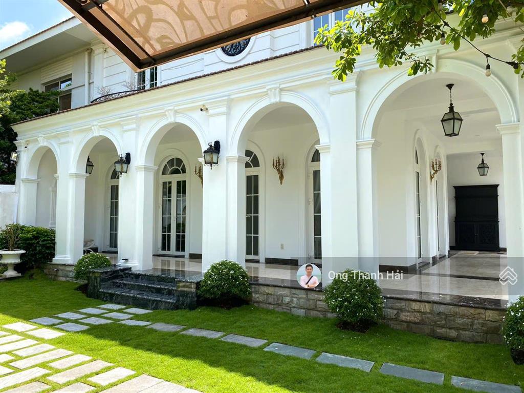 Cho thuê biệt thự đơn lập siêu to tại phú mỹ hưng, mặt tiền rộng 23.5m x 15 (352,5m2), 2 tầng, 4pn