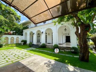 Cho thuê biệt thự đơn lập siêu to tại phú mỹ hưng, mặt tiền rộng 23.5m x 15 (352,5m2), 2 tầng, 4pn