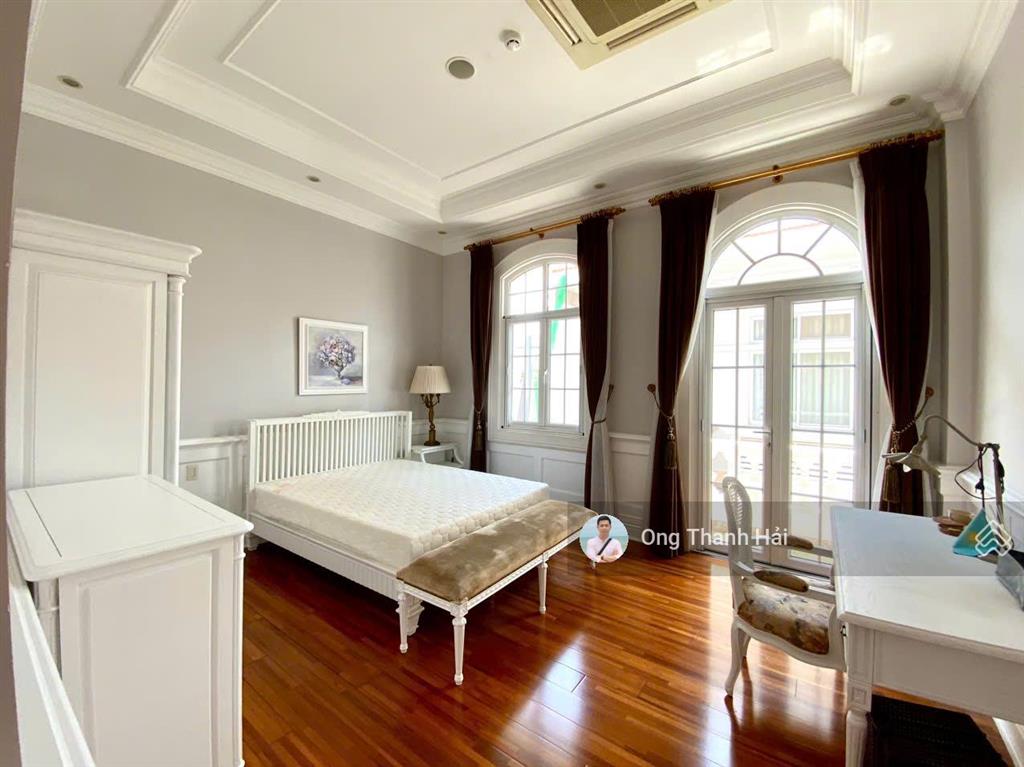 Cho thuê biệt thự đơn lập siêu to tại phú mỹ hưng, mặt tiền rộng 23.5m x 15 (352,5m2), 2 tầng, 4pn