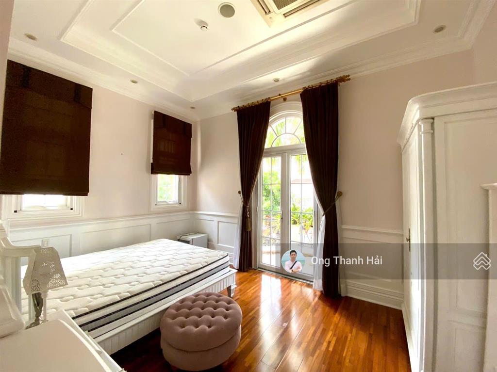 Cho thuê biệt thự đơn lập siêu to tại phú mỹ hưng, mặt tiền rộng 23.5m x 15 (352,5m2), 2 tầng, 4pn