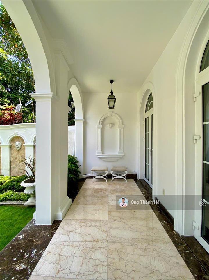 Cho thuê biệt thự đơn lập siêu to tại phú mỹ hưng, mặt tiền rộng 23.5m x 15 (352,5m2), 2 tầng, 4pn