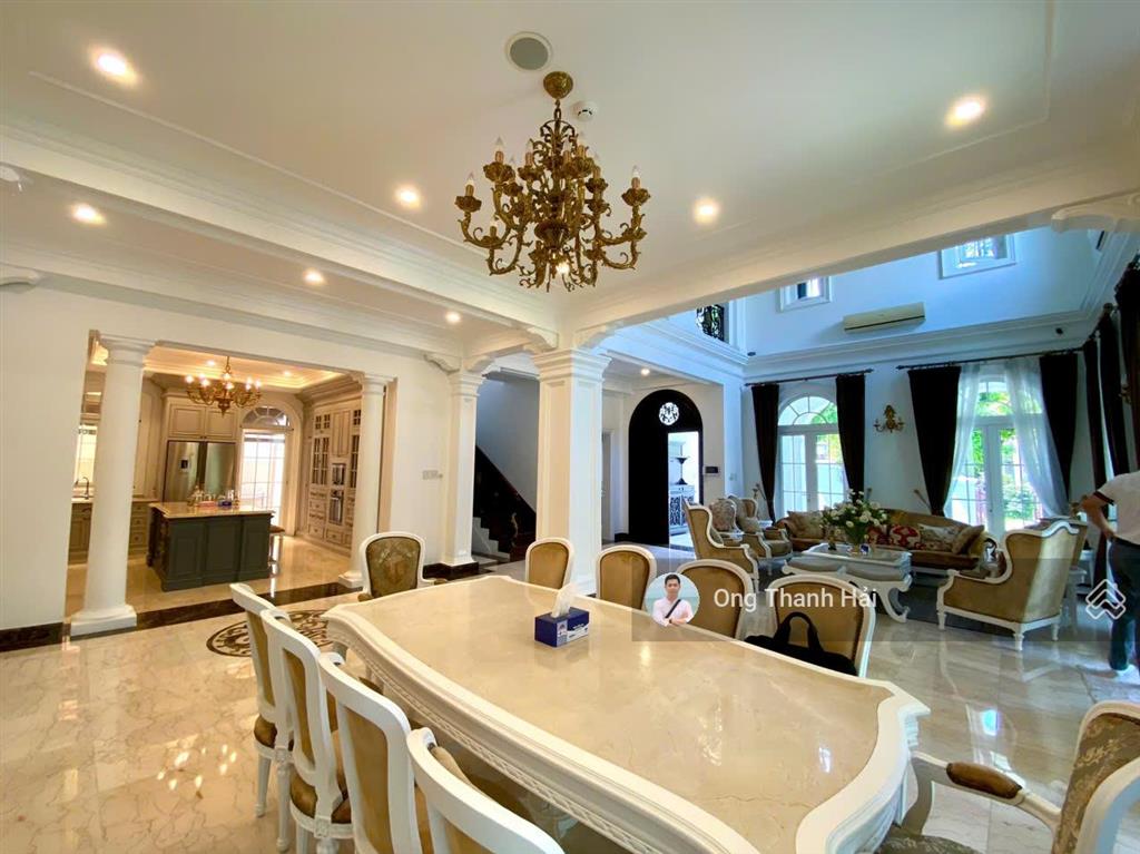 Cho thuê biệt thự đơn lập siêu to tại phú mỹ hưng, mặt tiền rộng 23.5m x 15 (352,5m2), 2 tầng, 4pn