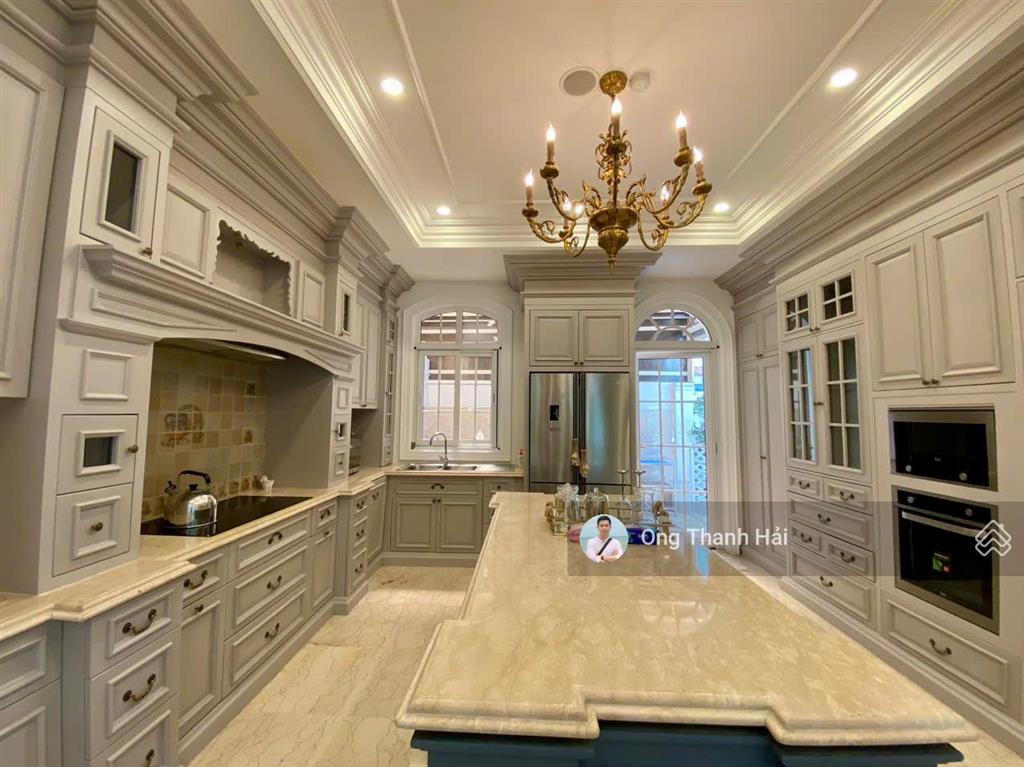 Cho thuê biệt thự đơn lập siêu to tại phú mỹ hưng, mặt tiền rộng 23.5m x 15 (352,5m2), 2 tầng, 4pn
