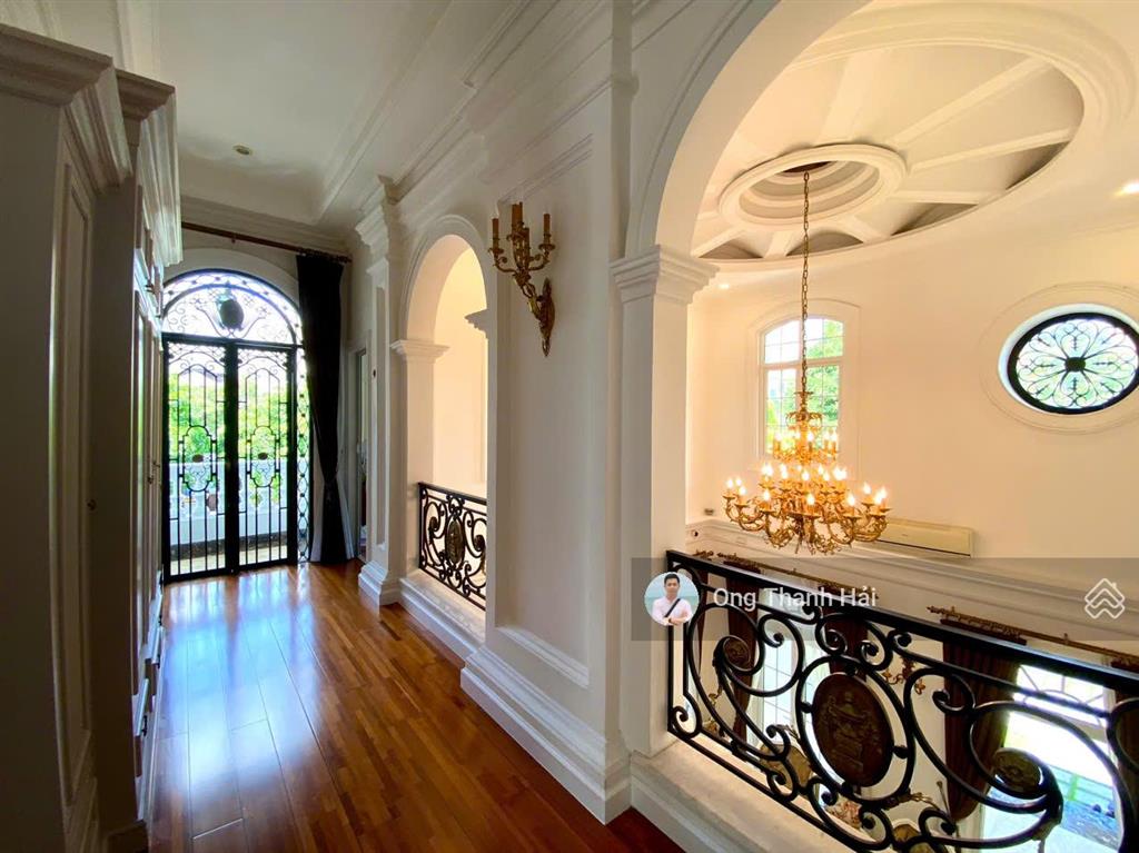Cho thuê biệt thự đơn lập siêu to tại phú mỹ hưng, mặt tiền rộng 23.5m x 15 (352,5m2), 2 tầng, 4pn