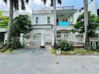Cho thuê biệt thự đơn lập tại phú mỹ hưng, cạnh khu midtown và trường quốc tế canada, hàn, nhật,...