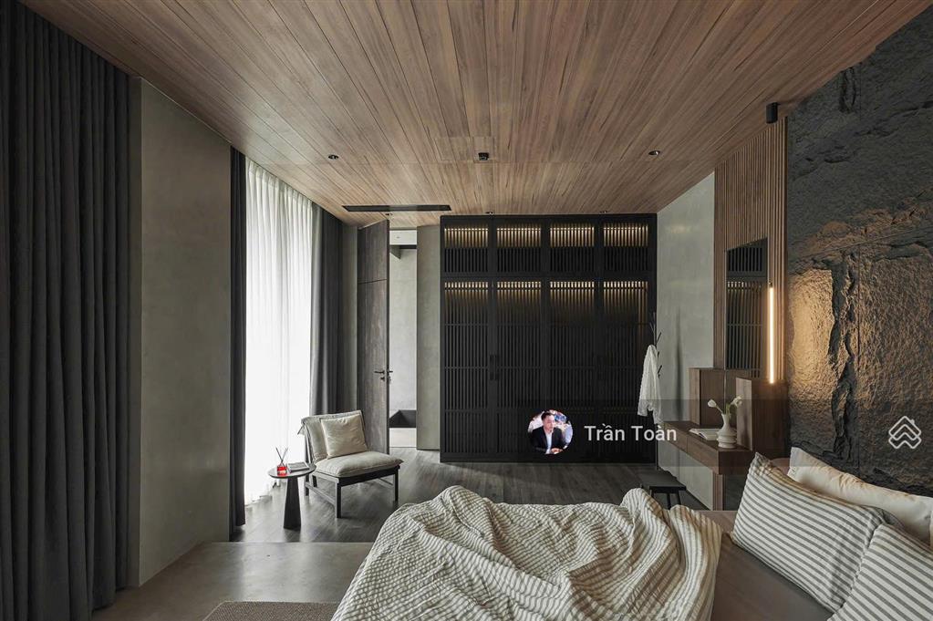 Bán siêu biệt thự như hình. hơn 500m2 đất, có hồ bơi, thang máy, full nội thất, thảo điền, q2