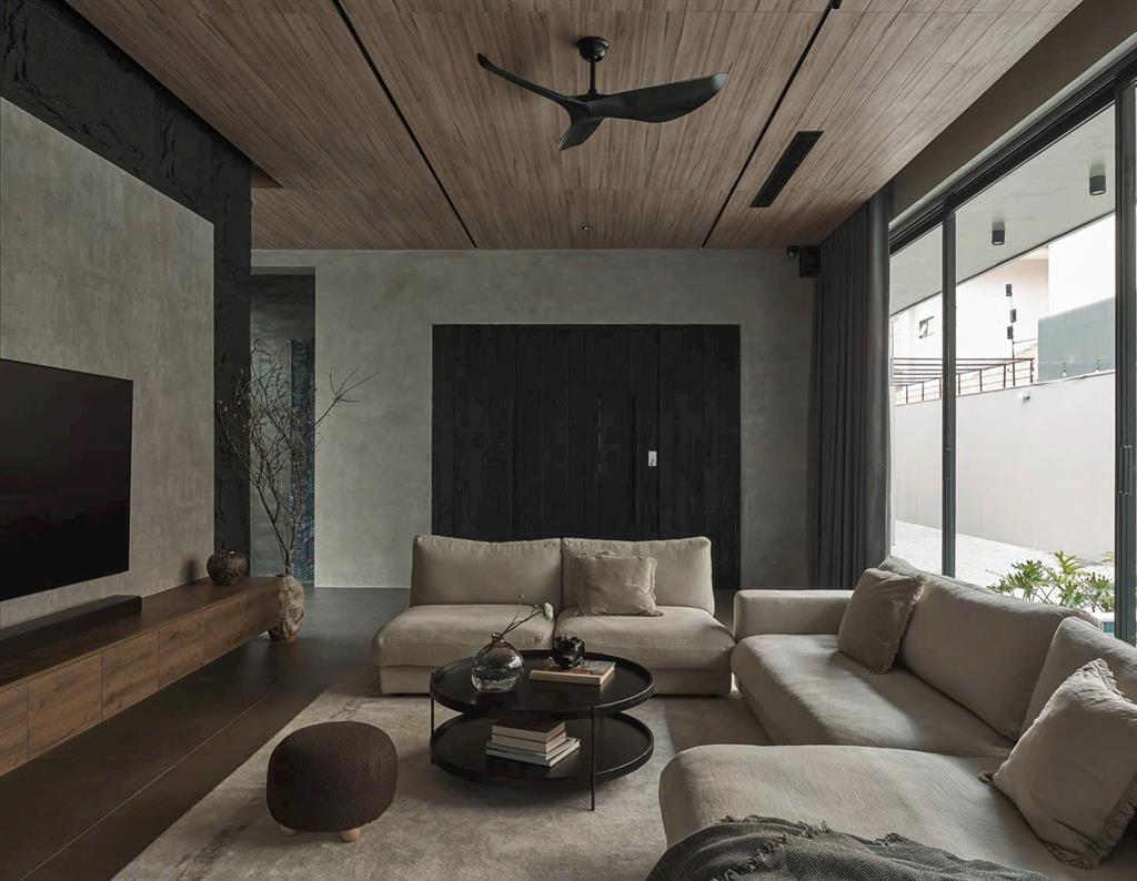 Bán siêu biệt thự như hình. hơn 500m2 đất, có hồ bơi, thang máy, full nội thất, thảo điền, q2