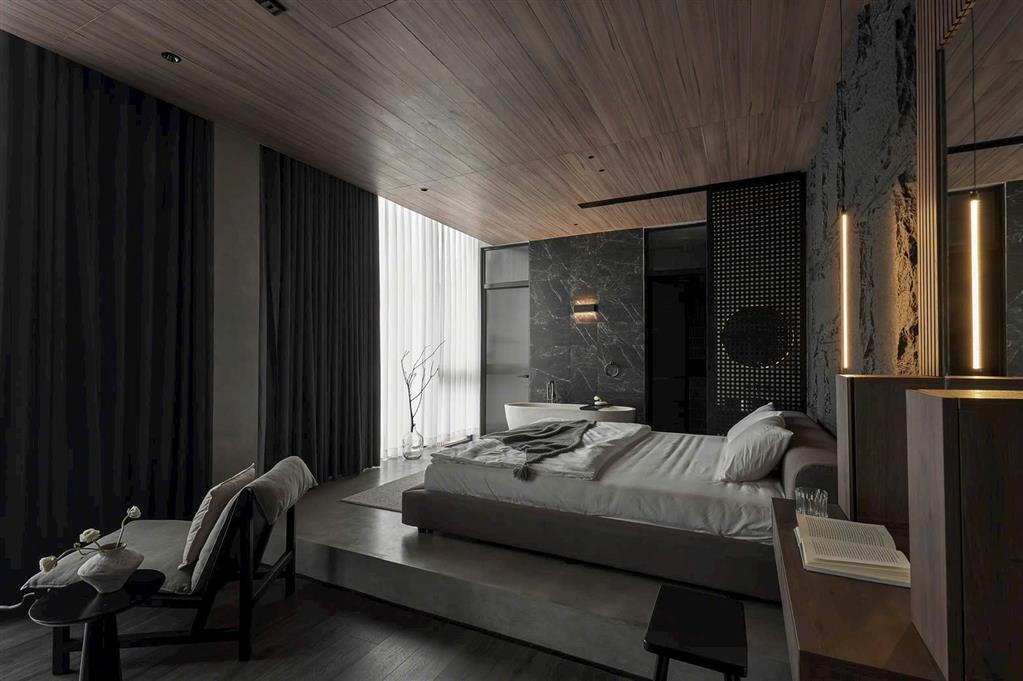 Bán siêu biệt thự như hình. hơn 500m2 đất, có hồ bơi, thang máy, full nội thất, thảo điền, q2