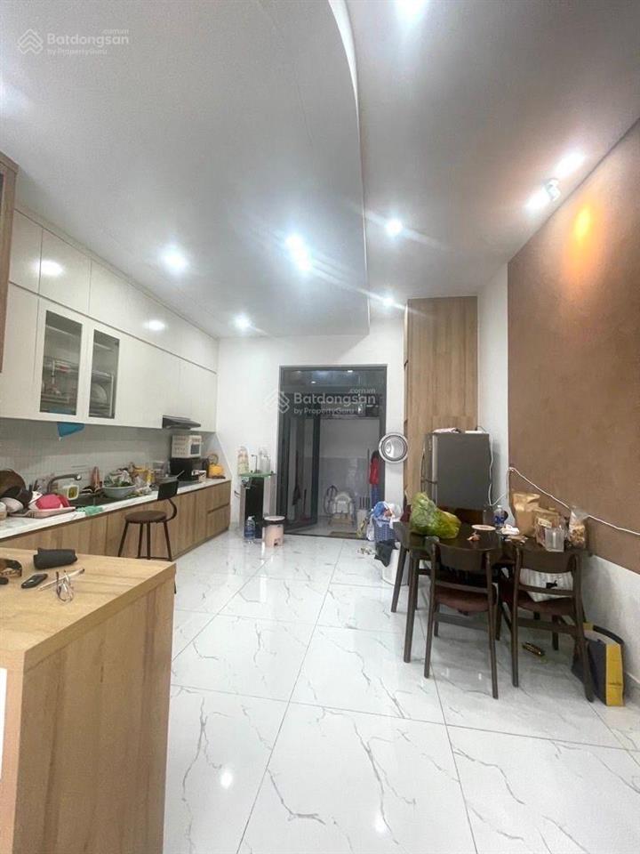 Tiếp tục giảm căn nhà vào ở ngay diện tiện rộng rãi hẻm xe hơi ngang 6m dài 16m có sân để xe oto