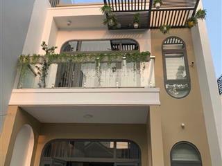 Tiếp tục giảm căn nhà vào ở ngay diện tiện rộng rãi hẻm xe hơi ngang 6m dài 16m có sân để xe oto