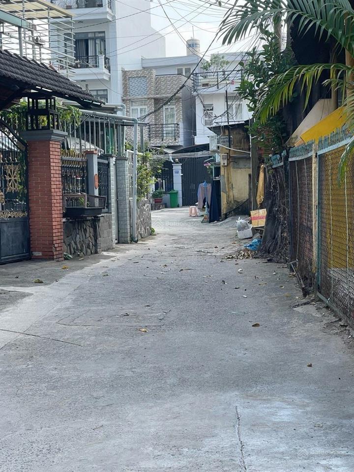 Nhà 3 tầng rộng rãi, hẻm xe hơi 6m , xe hơi để trong sân rộng ngay phường bình trưng đông q2