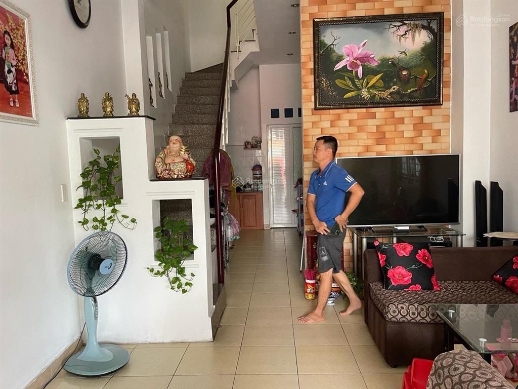 Nhà 3 tầng rộng rãi, hẻm xe hơi 6m , xe hơi để trong sân rộng ngay phường bình trưng đông q2