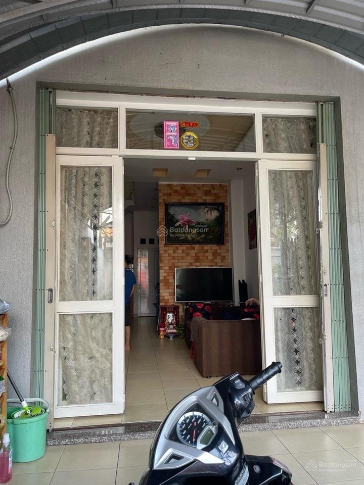 Nhà 3 tầng rộng rãi, hẻm xe hơi 6m , xe hơi để trong sân rộng ngay phường bình trưng đông q2