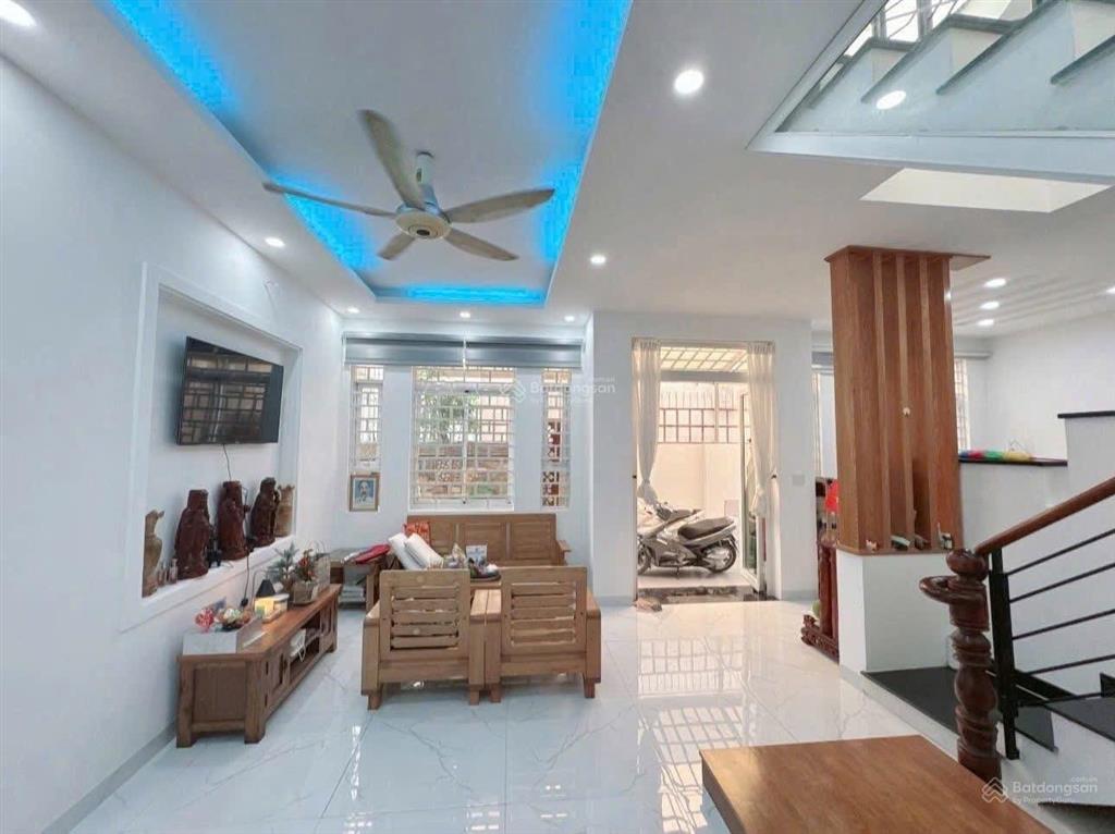 Bán nhà riêng tại đường 11, 7,7 tỷ, 50m2, 4pn + 5wc