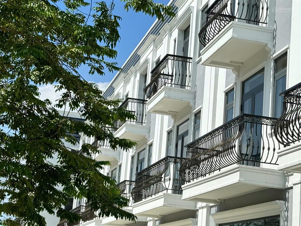Biệt thự liền kề ven sông sg 2 mt từ 4 tỷ hud chánh mỹ hồ chí minh giá cực tốt chỉ 28tr/m2 đất