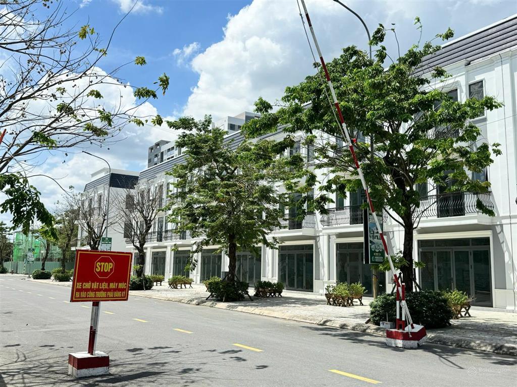 Biệt thự liền kề ven sông sg 2 mt từ 4 tỷ hud chánh mỹ hồ chí minh giá cực tốt chỉ 28tr/m2 đất