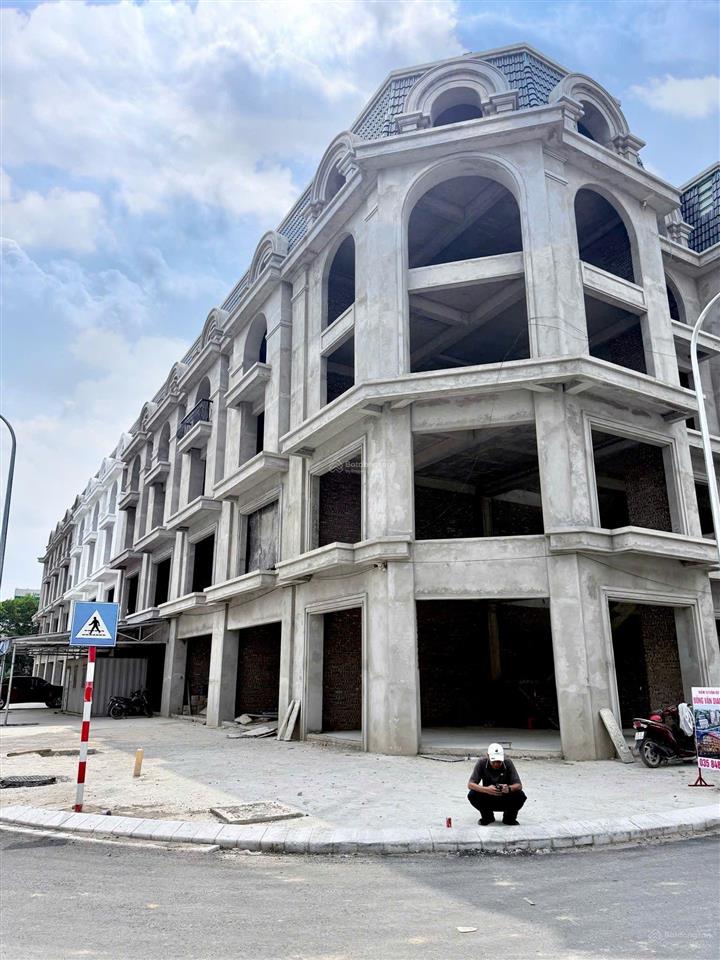 Shophouse kcn đồng văn, cạnh khách sạn xây sẵn 5 tầng kinh doanh sầm uất