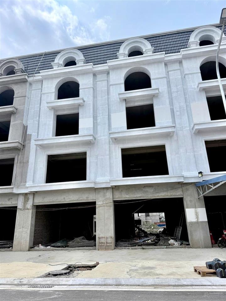 Shophouse kcn đồng văn, cạnh khách sạn xây sẵn 5 tầng kinh doanh sầm uất
