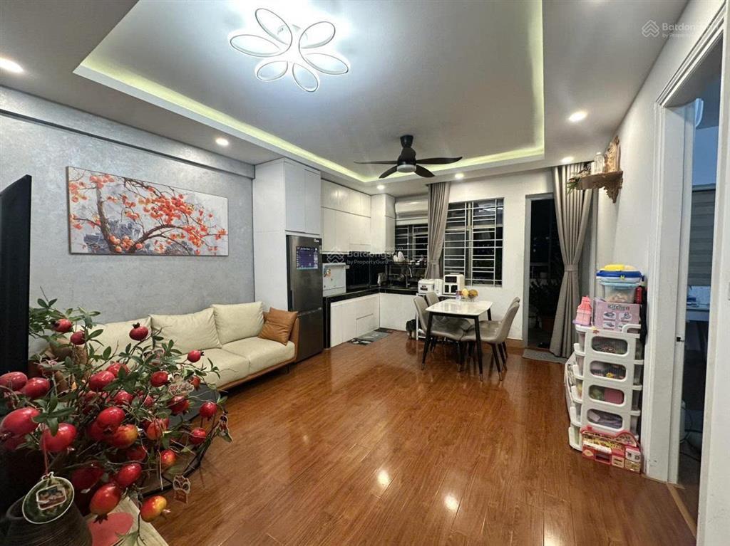 Chính chủ bán căn 2 ngủ 63m2 sổ đỏ nơ 23 pháp vân đầy đủ nội thất giá 4,2 tỷ