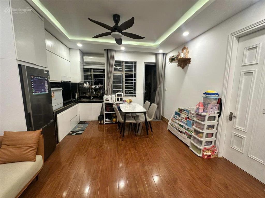 Chính chủ bán căn 2 ngủ 63m2 sổ đỏ nơ 23 pháp vân đầy đủ nội thất giá 4,2 tỷ
