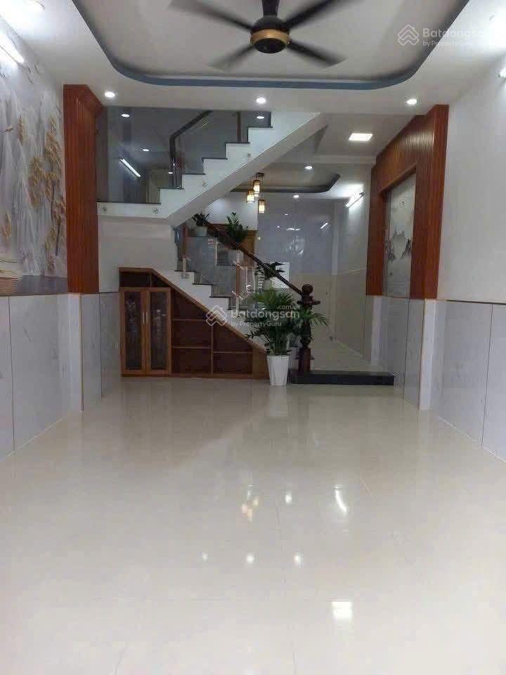 Nhà đường số 8, bình hưng hòa b, bình tân.
dt 4 x12m đúc 1trệt 2lầu, 4 ph