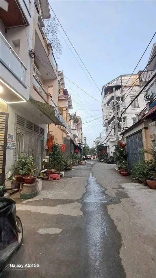 Nhà đường số 8, bình hưng hòa b, bình tân.
dt 4 x12m đúc 1trệt 2lầu, 4 ph