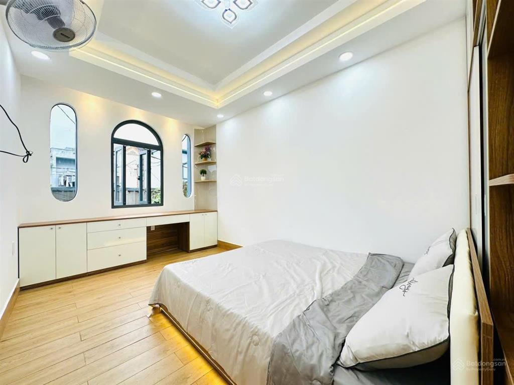 Nhà đẹp phạm văn chiêu gò vấp  nhỉnh 5 tỷ  hxh tới nhà  3 tầng 4pn  sát mặt tiền