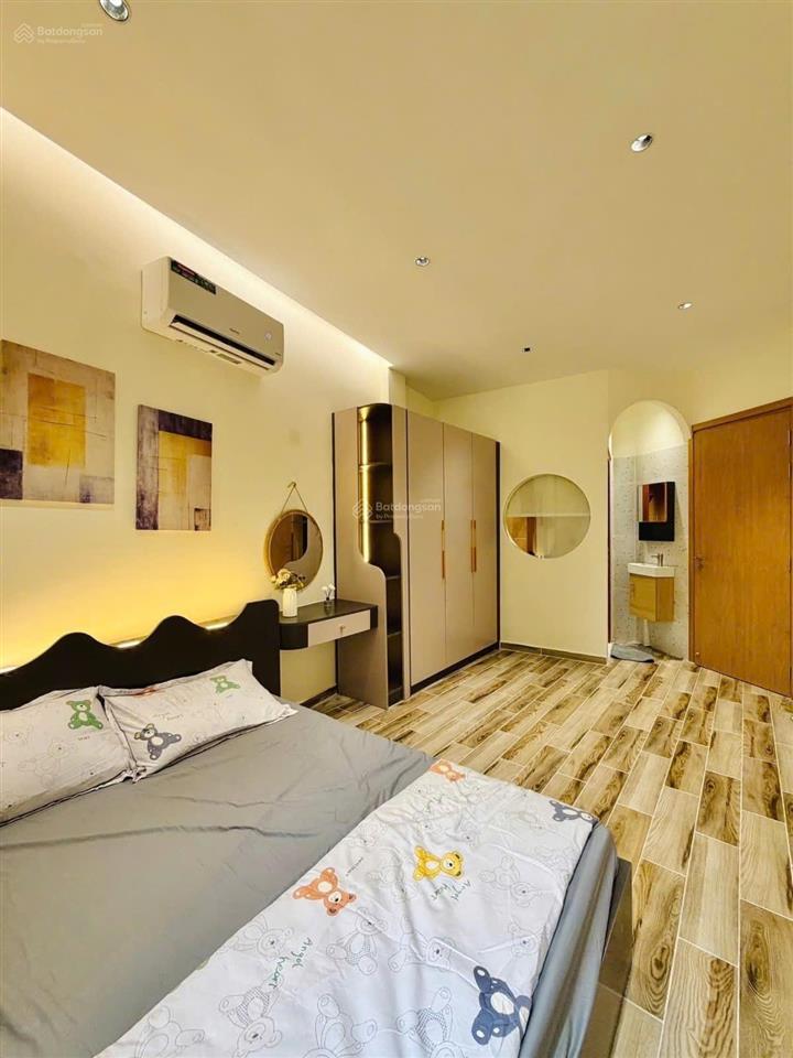 Nhà mới ở ngay, full nội thất cao cấp 68.7m2  hxh 2 mặt thoáng, phạm văn chiêu, chỉ 80tr/m2 tlcc