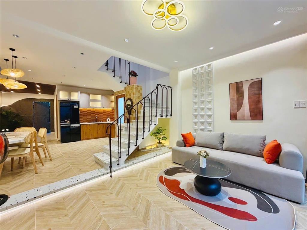 Nhà mới ở ngay, full nội thất cao cấp 68.7m2  hxh 2 mặt thoáng, phạm văn chiêu, chỉ 80tr/m2 tlcc