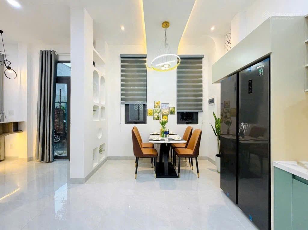 Nhà 3 tầng  phạm văn bạch  mới ở ngay  hẻm xe hơi  kinh doanh spa, vp công ty  5,2 tỷ tlcc