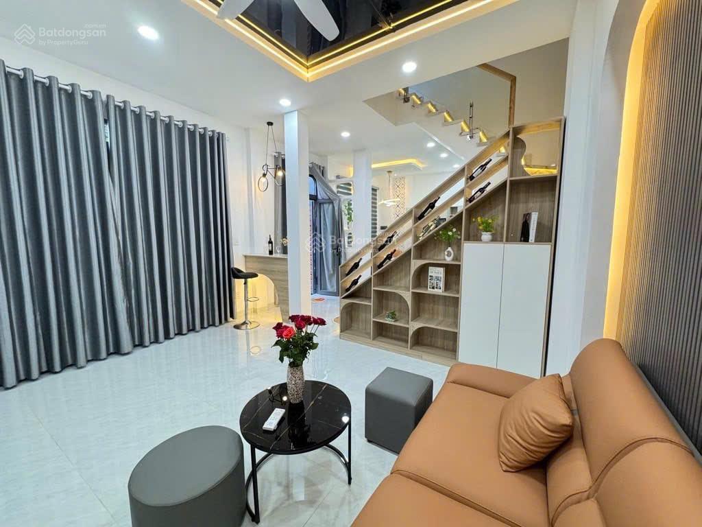 Nhà 3 tầng  phạm văn bạch  mới ở ngay  hẻm xe hơi  kinh doanh spa, vp công ty  5,2 tỷ tlcc