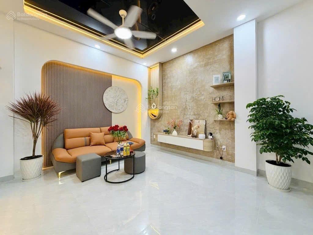 Nhà 3 tầng  phạm văn bạch  mới ở ngay  hẻm xe hơi  kinh doanh spa, vp công ty  5,2 tỷ tlcc