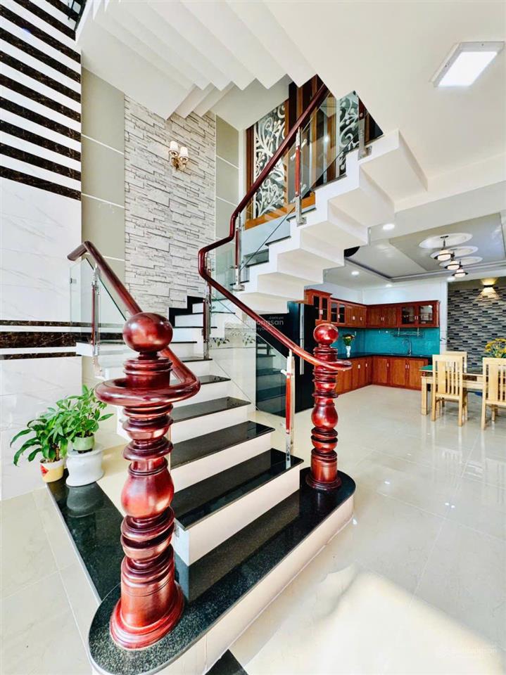 Nhà mới 5 tầng  60m2  hxh ngủ phạm văn bạch sát tân bình chỉ 6,8 tỷ tlcc