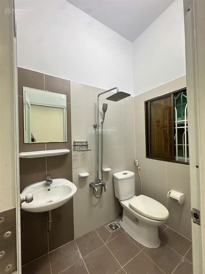 Hàng hiếm tân bình  hoàng bật đạt  5x13m vuông đẹp sổ riêng giá 5,6 tỷ tlcc