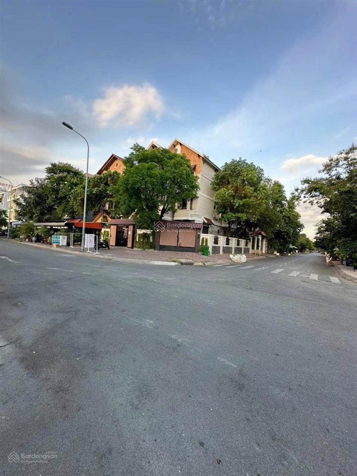 Bán gấp biệt thự đẹp tại 67, kdc him lam 6a, 40 tỷ, 247.5m2, nhiều tiện ích