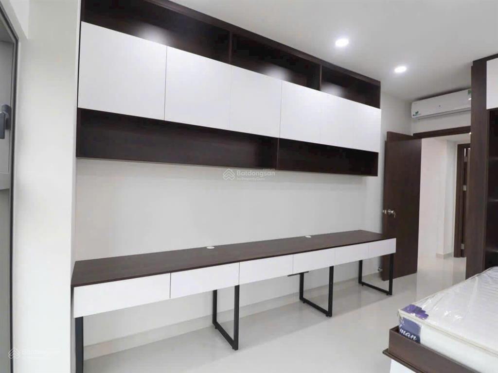 Cần cho thuê căn góc officetel chung cư saigon royal quận 4.  0909 024 ***