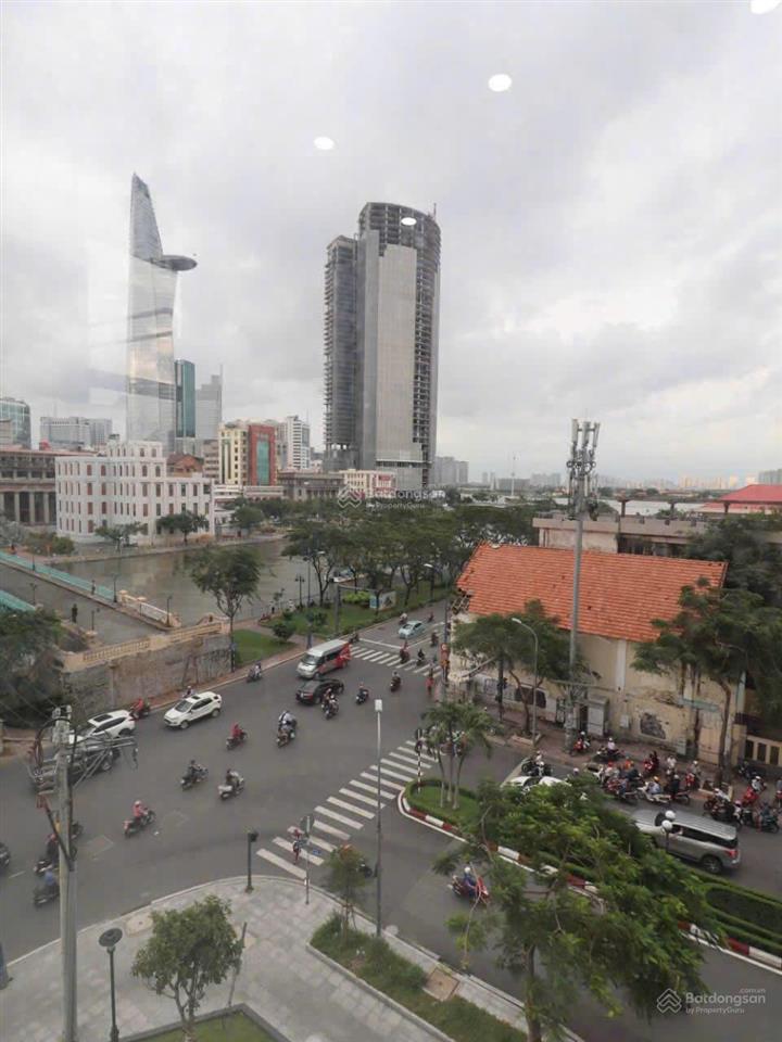 Cần cho thuê căn góc officetel chung cư saigon royal quận 4.  0909 024 ***