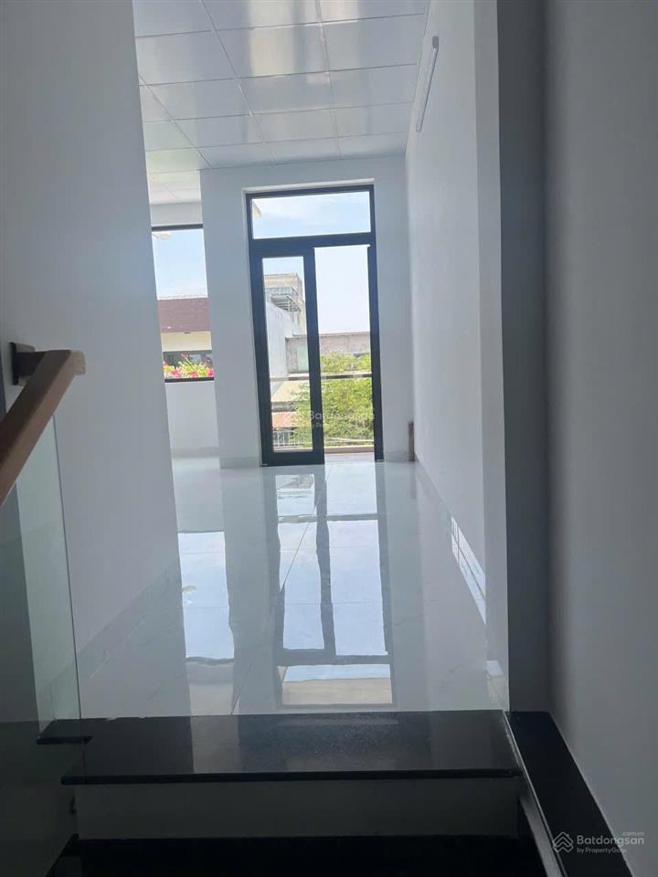 Xuất hiện căn nhà 2 tầng sau lưng trường quốc tế nicholas, giá tốt nhất khu hoà xuân