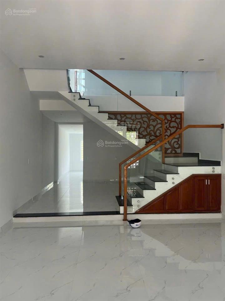 Xuất hiện căn nhà 2 tầng sau lưng trường quốc tế nicholas, giá tốt nhất khu hoà xuân