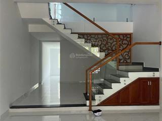 Xuất hiện căn nhà 2 tầng sau lưng trường quốc tế nicholas, giá tốt nhất khu hoà xuân