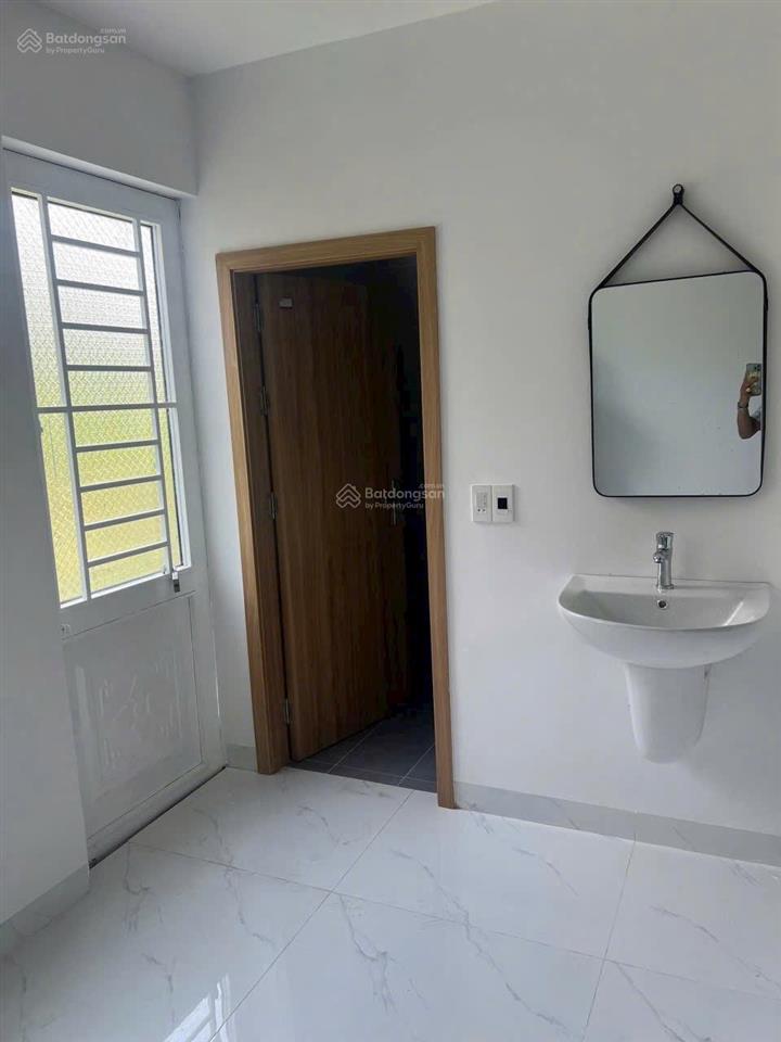 Xuất hiện căn nhà 2 tầng sau lưng trường quốc tế nicholas, giá tốt nhất khu hoà xuân