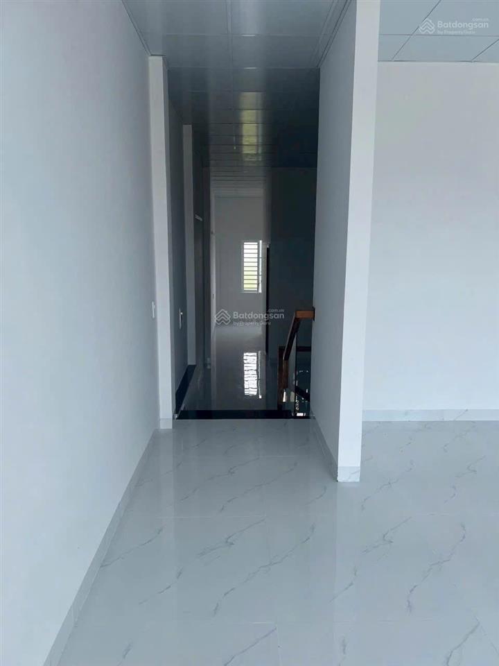 Xuất hiện căn nhà 2 tầng sau lưng trường quốc tế nicholas, giá tốt nhất khu hoà xuân