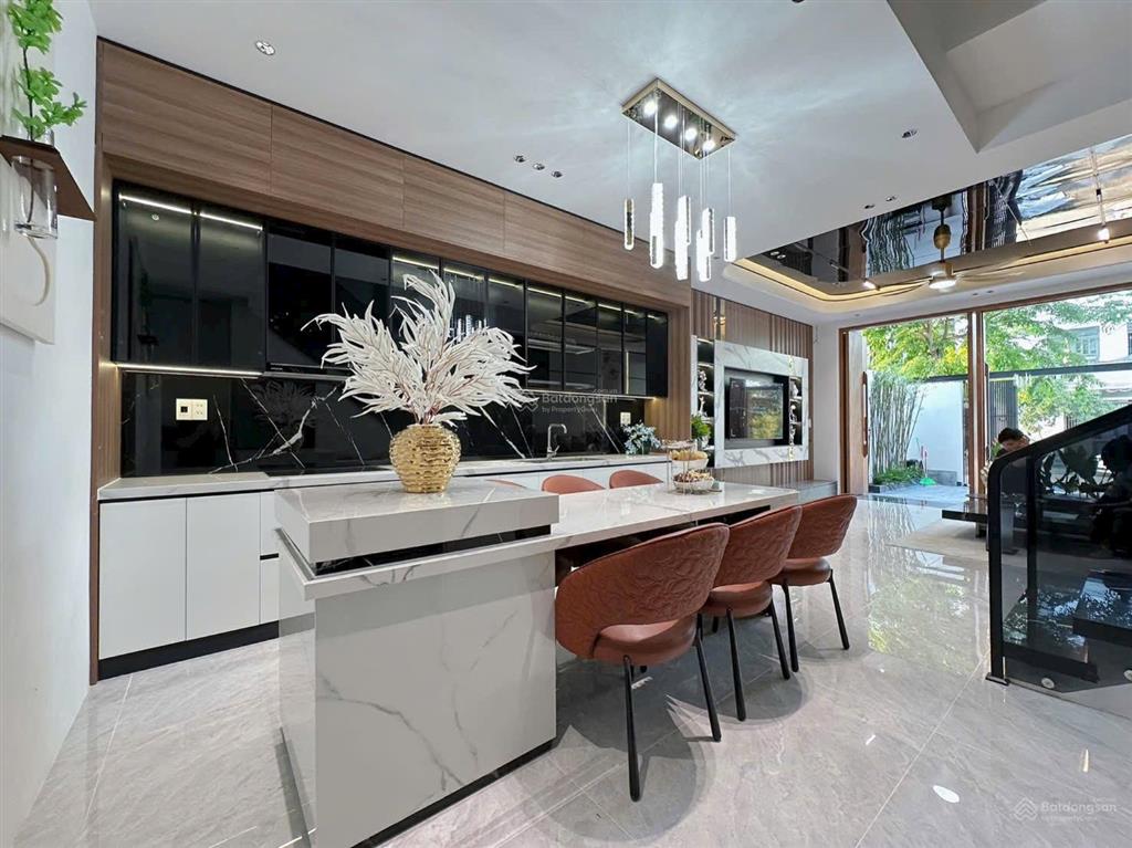 Siêu phẩm nhà 3 tầng đẹp full nội thất hói kiểng khu đô thị sinh thái nam hoà xuân giá rẻ hiếm có