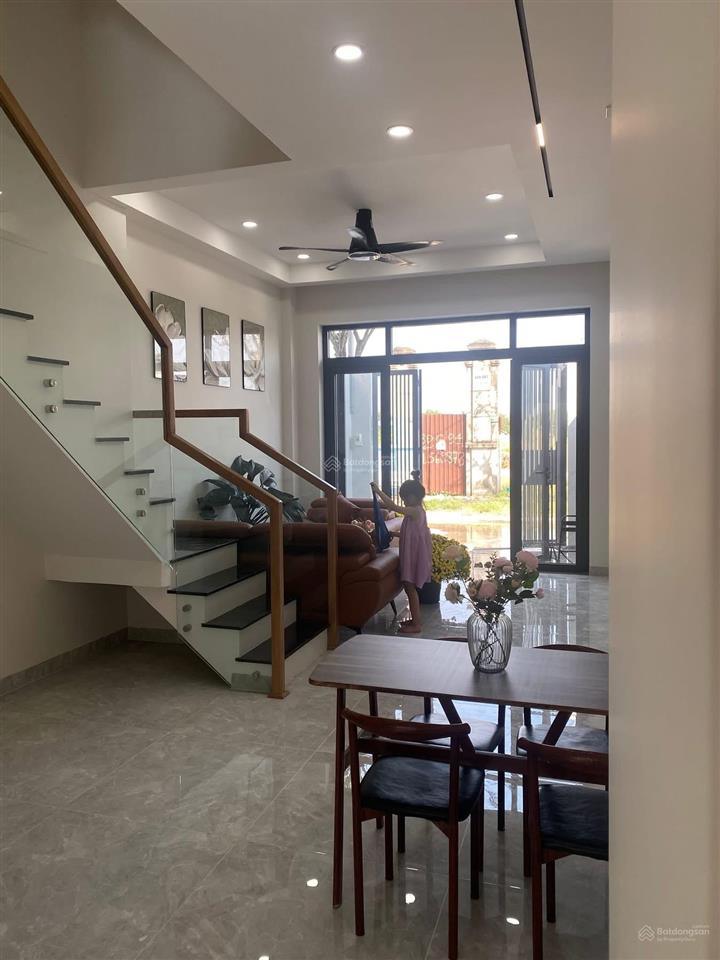 Bán nhà 1 trệt 2 lầu hẻm xe hơi 8m đường nguyễn xiển, sổ hồng riêng, hoàng công đầy đủ, view sông