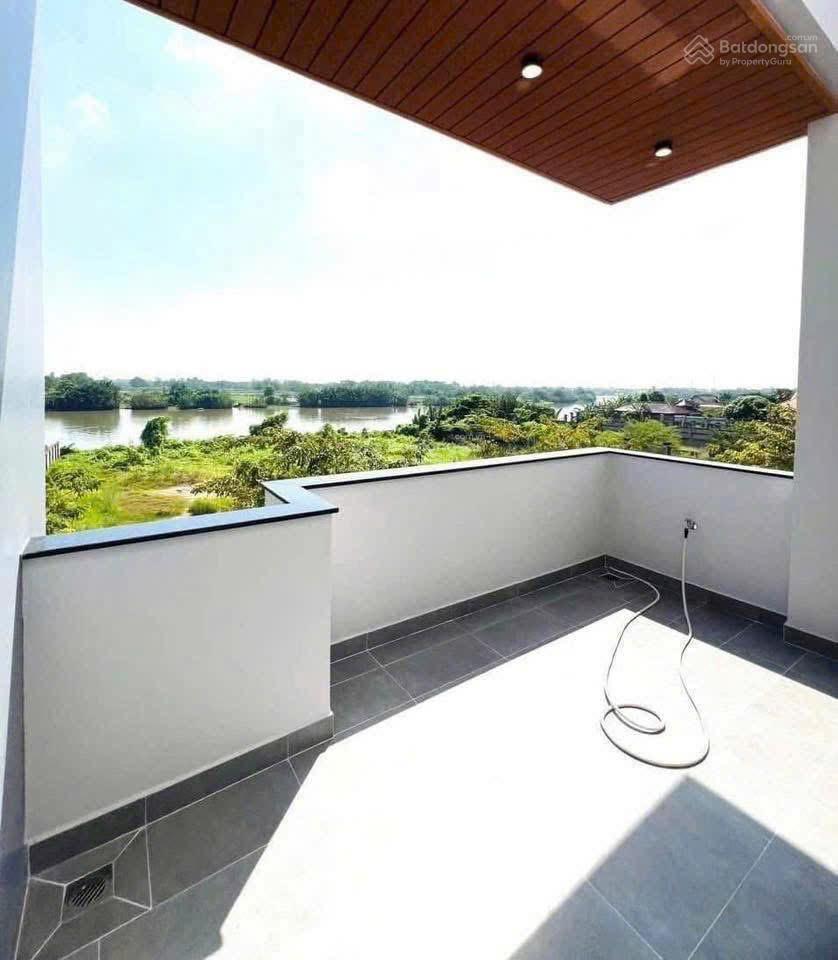 Bán nhà 1 trệt 2 lầu hẻm xe hơi 8m đường nguyễn xiển, sổ hồng riêng, hoàng công đầy đủ, view sông