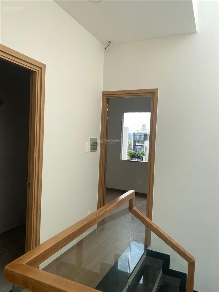 Bán nhà 1 trệt 2 lầu hẻm xe hơi 8m đường nguyễn xiển, sổ hồng riêng, hoàng công đầy đủ, view sông