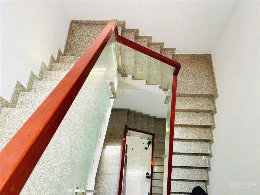 Bán căn hộ dịch vụ 1 trệt 3 lầu có 8 phòng, cho thuê 32tr/tháng, hẻm xe hơi đường man thiện