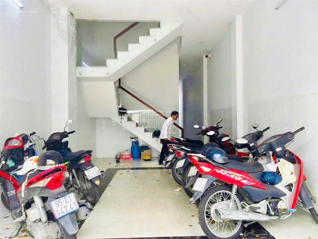 Bán căn hộ dịch vụ 1 trệt 3 lầu có 8 phòng, cho thuê 32tr/tháng, hẻm xe hơi đường man thiện