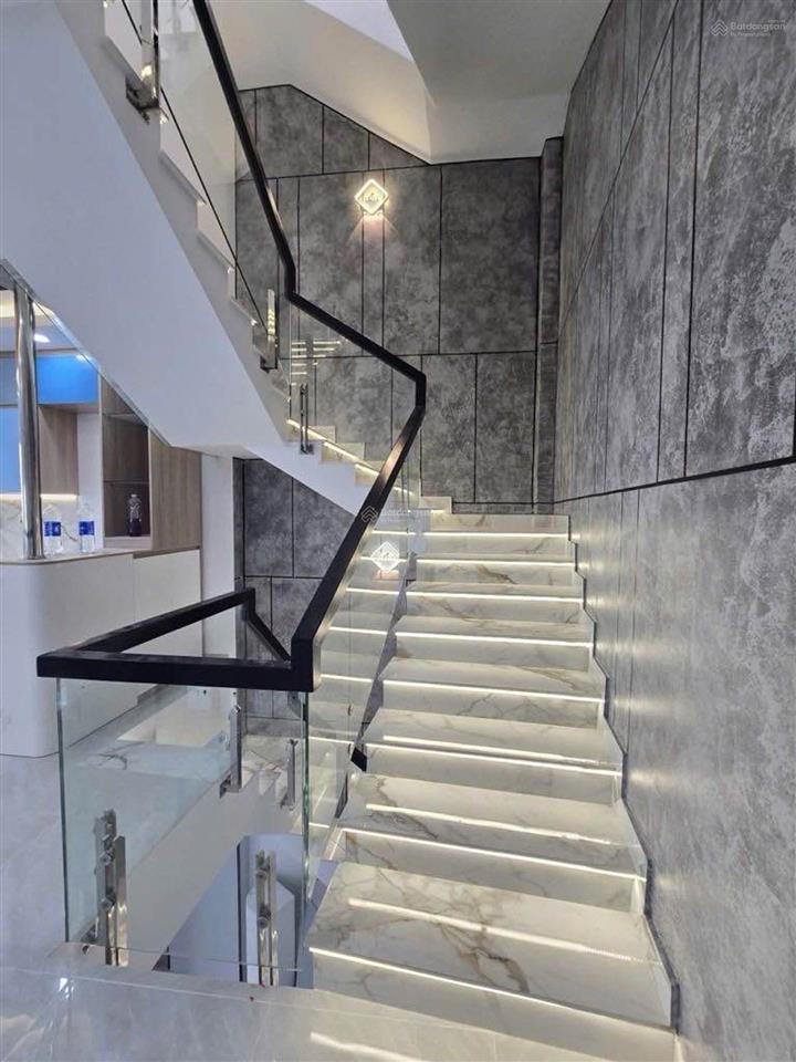 Nguyễn thị tú 4 tầng ngang khủng 9m, dài 10m. cạnh kdc vĩnh lộc, nhỉnh 6 tỷ thương lượng