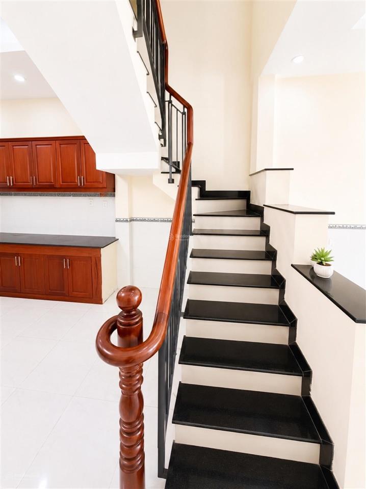 Bán gấp nhà nguyễn hữu tiến 72m2 4x18 giá 5ty8